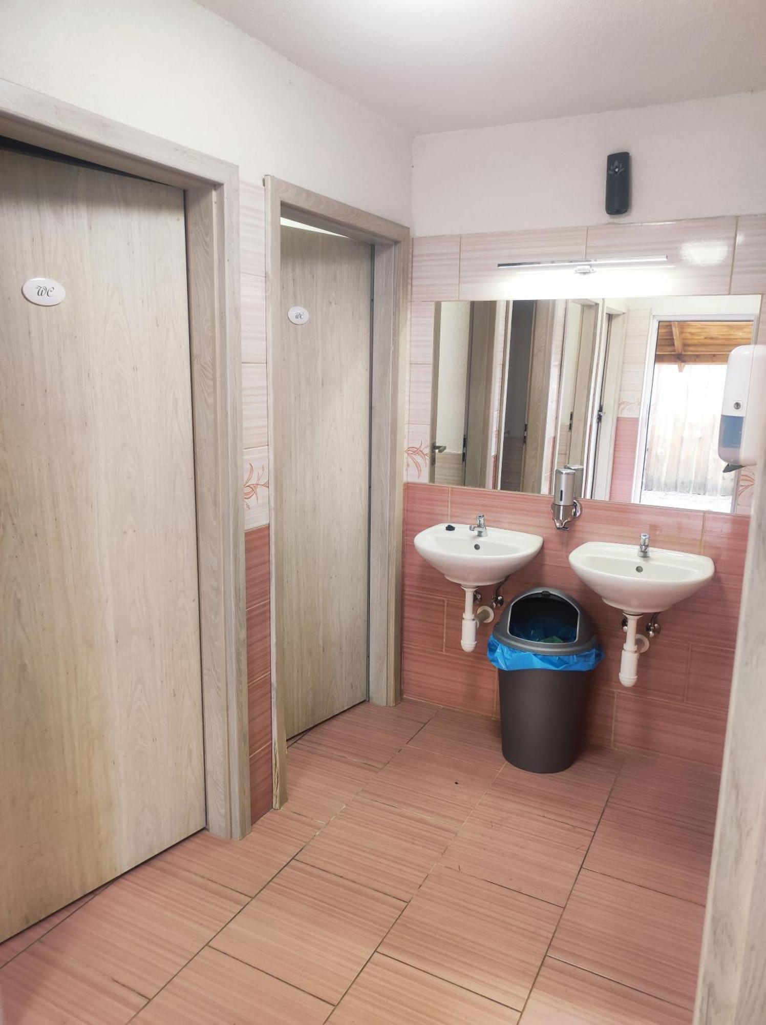 Ubytovani V Klimatizovanych Chatickach Stit Chlumec nad Cidlinou Extérieur photo