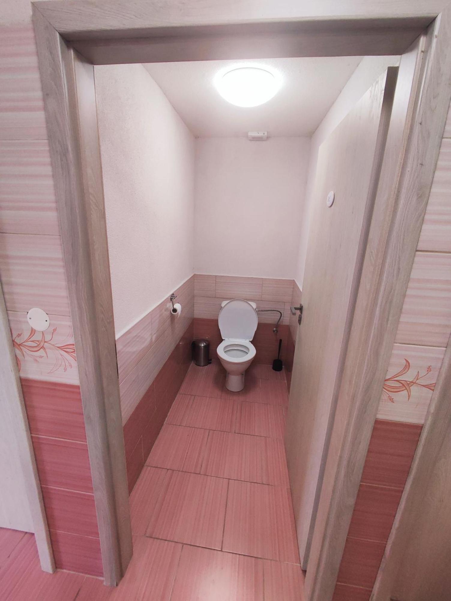Ubytovani V Klimatizovanych Chatickach Stit Chlumec nad Cidlinou Extérieur photo